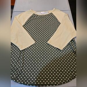 LuLaRoe Gray and Cream Polka Dot Top (5c2)